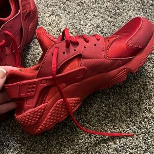 Nike Air Huarache Triple Red